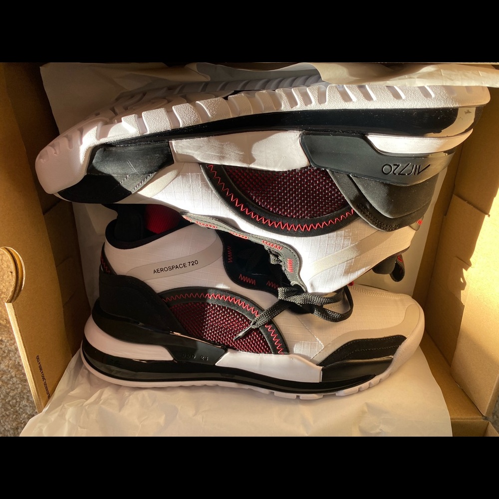 Jordan Aerospace 720 Size 11 White Gym Red Black